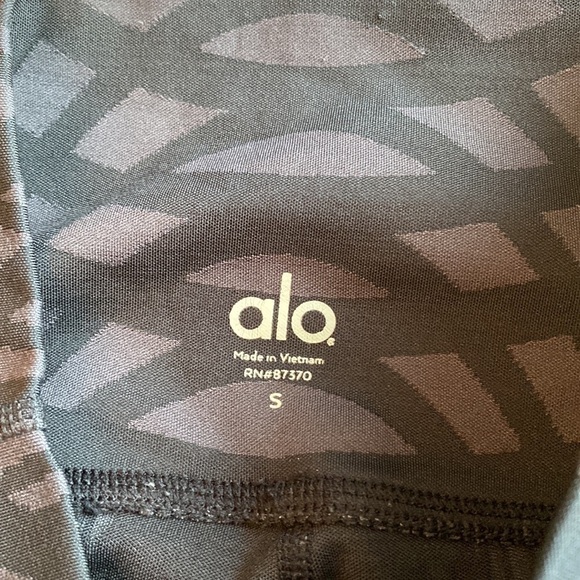 Alo Yoga 3/4 Length Leggings – Size Small – Wide Waistband – Great Condition - Picture 5 of 6